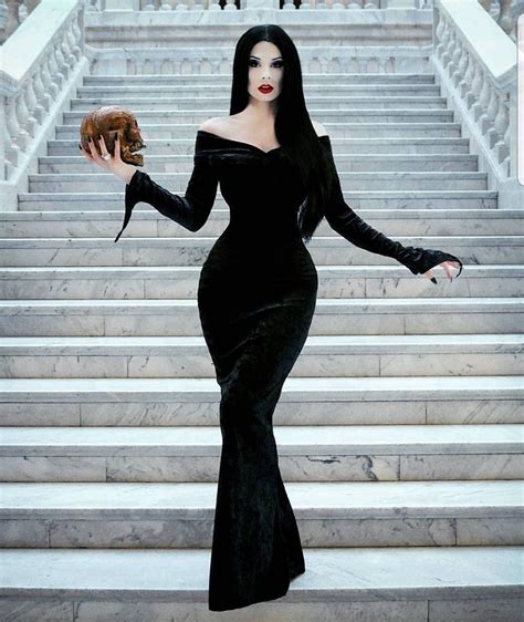 morticia addams disfraz casero|Cómo disfrazarse de Morticia Addams